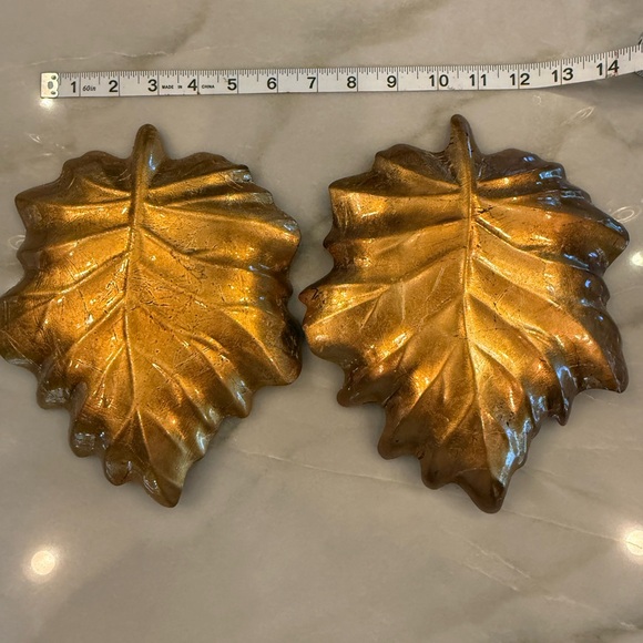 Vibrant Leaf-Shaped Decorative Glass Plates - Picture 3 of 4